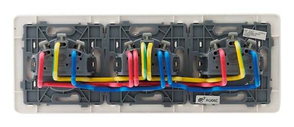 ZENITECH - Triple prise 2P+T 16A précâblée - Artezo - Blanc - 16A - large