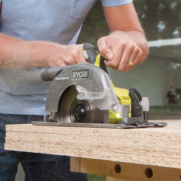 RYOBI - Batterie RYOBI RB1820C 18V 2Ah ONE+ Lithium+  avec indicateur de charge - large