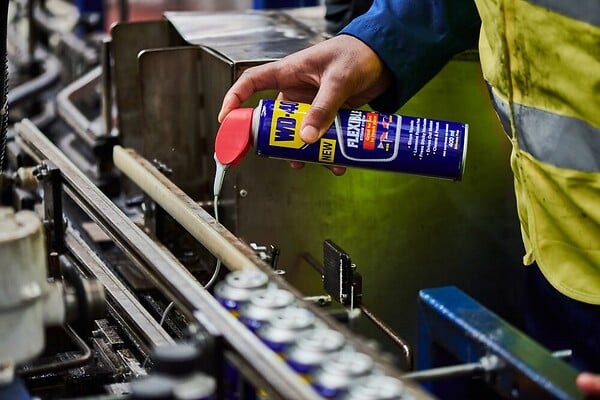 WD-40 - Lubrifiant Flexible 400ml - Tube métal - Pulvérisation 360° - large