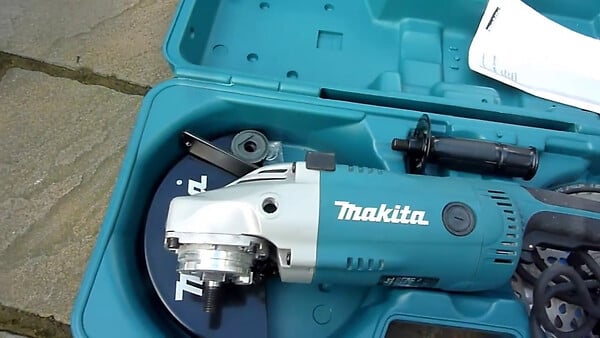MAKITA - Coffret Plastique MAKITA 824958-7 pour Meuleuse Ø 230 mm - large