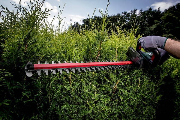 METABO - Taille haie sans fil METABO HS 18 LTX 45 - 45cm - 18V (vendu sans batterie) - large