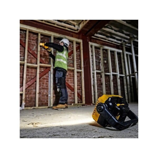 DEWALT - Projecteur de chantier compacte DEWALT DCL077-XJ de 12V à 54V - large
