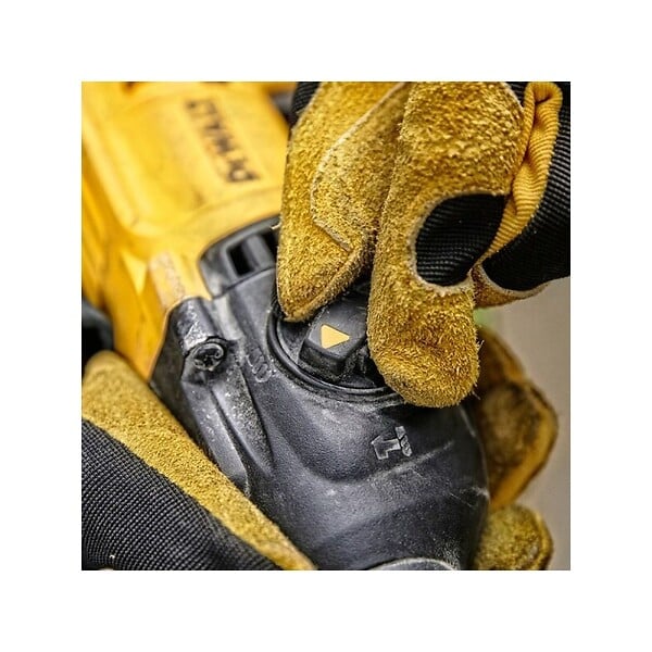 DEWALT - Perforateur SDS-Plus 2,0J 710W DEWALT D25033K-QS avec coffret - large