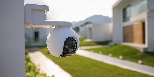 EZVIZ - Caméra de surveillance extérieure HB8 2K+ Blanc 10400 mAh - large