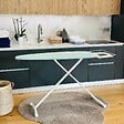 KITCHEN MOVE - Table à repasser avec repose fer BERMUDE 124x40cm - vignette
