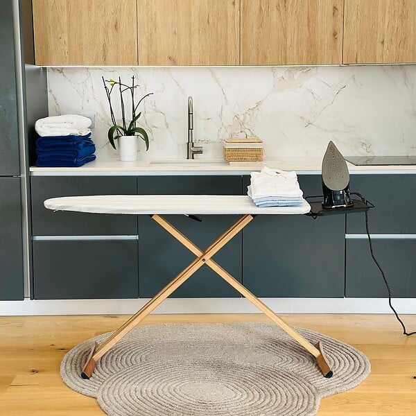 KITCHEN MOVE - Table à repasser avec repose fer NUBAR 130x47cm - large
