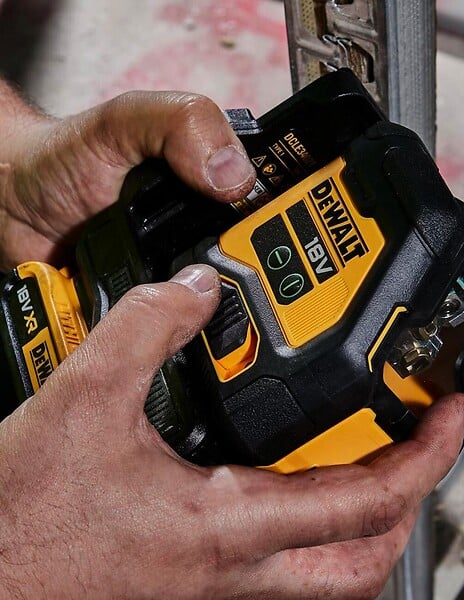 DEWALT - Laser en croix compact avec faisceau vert 18V DEWALT DCLE34021D1-QW avec une batterie 2,0 Ah - large