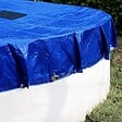 TECPLAST - Bache piscine ronde 420 cm pour piscine de 360 cm Bleue et verte filet d'écoulement - vignette