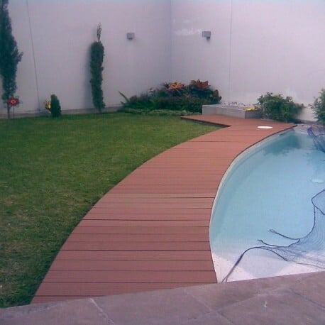MCCOVER - Lame terrasse bois composite alvéolaire Dual Brun rouge, ep.25mm, l.14 cm, L.120 cm - large
