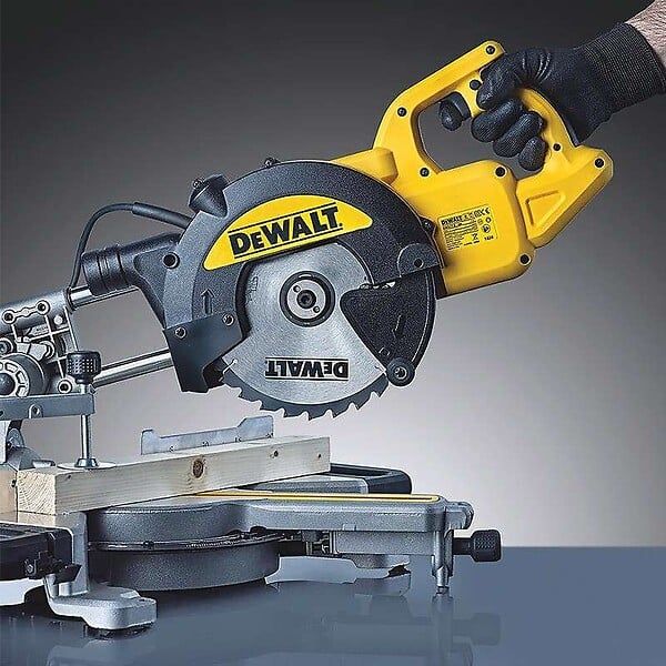 DEWALT - Scie à onglets radiale Ø216mm 1300W DEWALT DWS773-QS - large