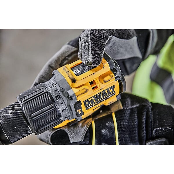 DEWALT - Perceuse-visseuse à percussion compacte 18V DEWALT DCD805P2T-QW avec coffret et 2 batteries 5,0 Ah - large