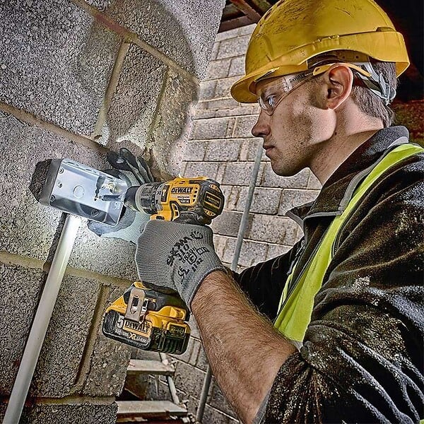DEWALT - Perceuse-visseuse à percussion 18V DEWALT DCD796N-XJ Brushless (vendu sans batterie) - large
