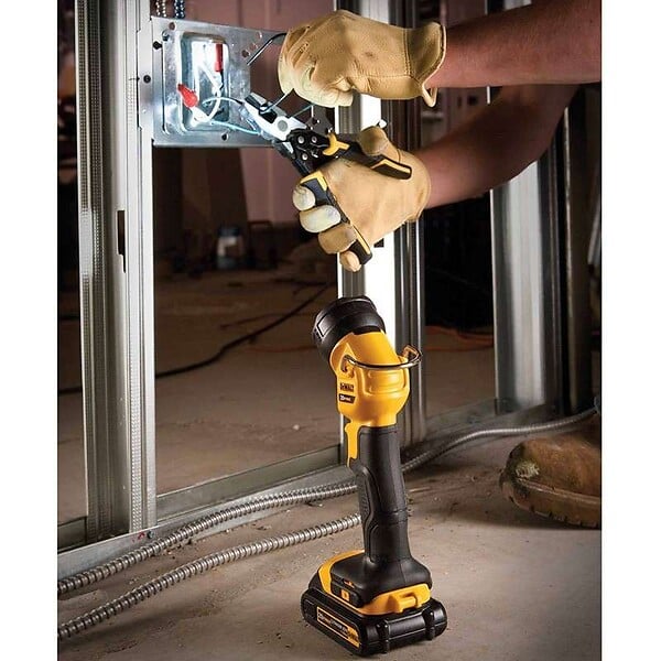 DEWALT - Lampe LED 18V 110 Lm DEWALT DCL040 - large