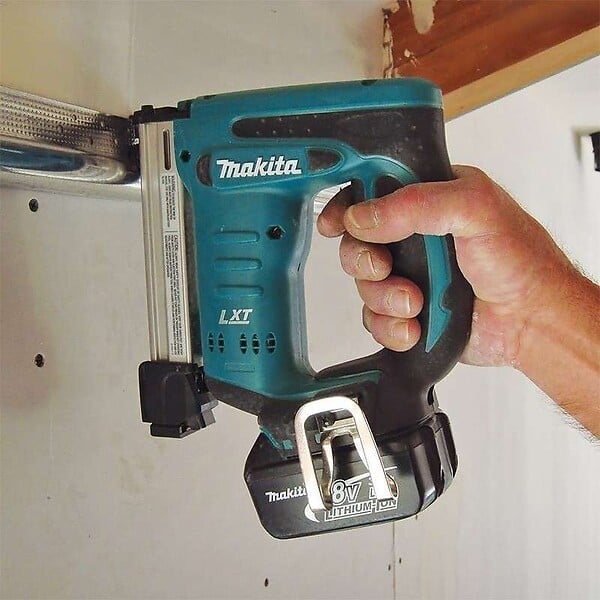 MAKITA - Agrafeuse Makita DST221Z - 18V Li-ion (vendu sans batterie) - large