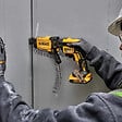 DEWALT - Chargeur vis en bande XR 18V DEWALT DCF6202-XJ pour visseuse plaque de plâtre - vignette