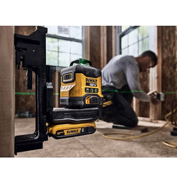 DEWALT - Niveau laser multi-lignes compact 3 faisceaux verts à 360° 18V DEWALT DCLE34031D1-QW avec une batterie 2,0 Ah - large