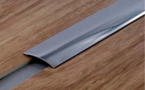 DINAC - Seuil adhésif plat inox brillant en 1,1 x 30 x 2700 mm - large