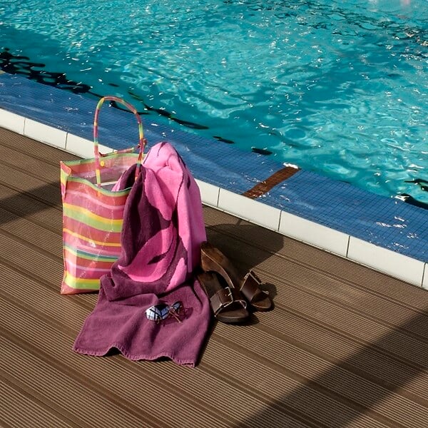 MCCOVER - PACK 1 m² lame de terrasse composite Prima - Chocolat, L : 220 cm , l : 12 cm,  E : 19 mm - large