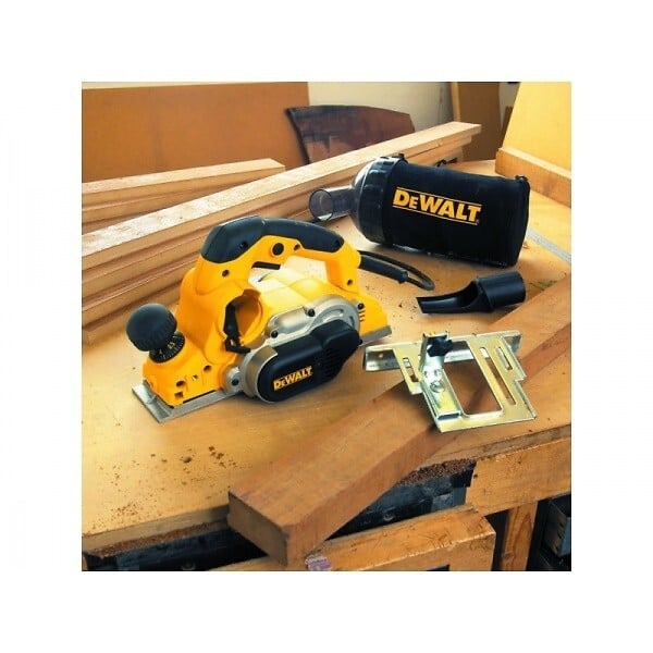 DEWALT - Rabot 4mm 1050W DEWALT D26500K-QS avec malette de transport - large