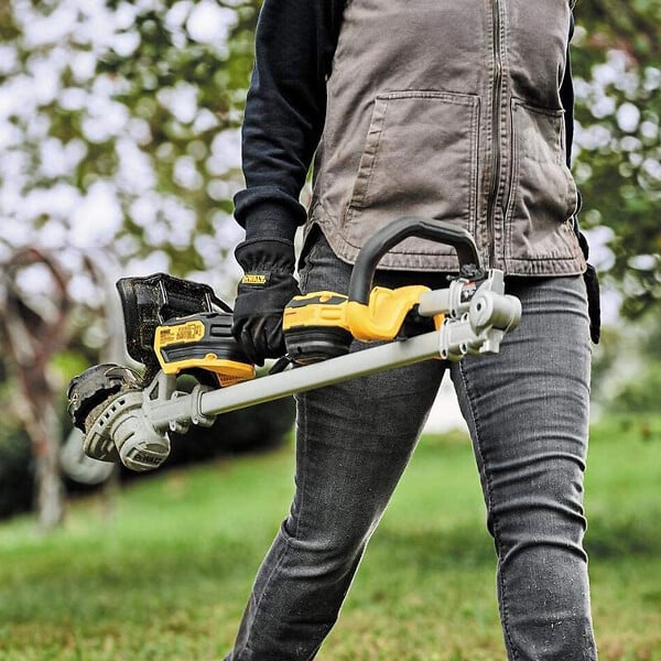DEWALT - Coupe-bordure repliable 18V DEWALT DCMST561P1-QW avec un chargeur et une batterie 5,0 Ah - large