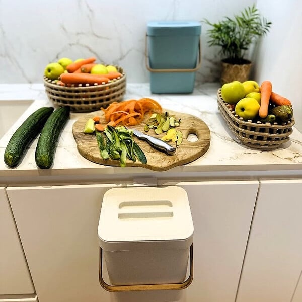 KITCHEN MOVE - Poubelle de table seau à compost BODEN Blanc 5L - large