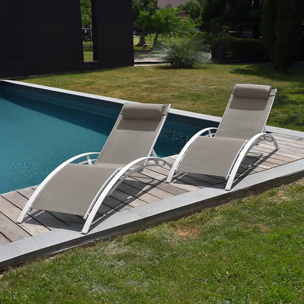 HAPPY GARDEN - Lot de 2 transats GALAPAGOS en textilène taupe - aluminium blanc - large