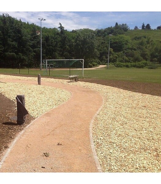 RACINE - Paillage biodégradable plaquettes forestières bois 48 sacs de 50l pour 48m2 - large