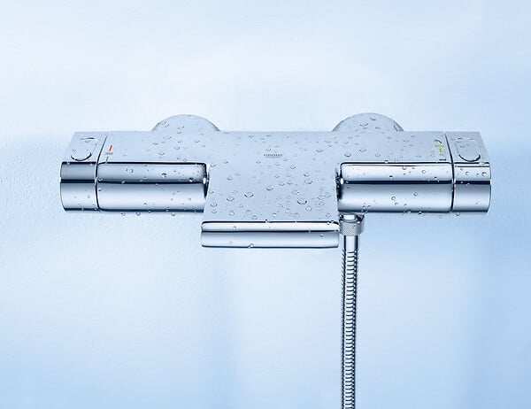 GROHE - Mitigeur thermostatique bain/douche GROHTHERM 2000 GROHE 34467001 - avec tablette amovible - fonction CoolTouch - large