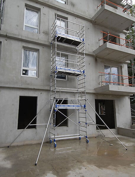 TUBESCA COMABI - Echafaudage Roulant Totem 2 Line 180  2m85 Plancher (4m85 Travail) - large