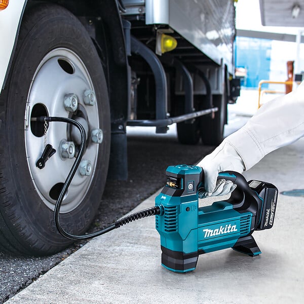 MAKITA - Gonfleur MAKITA DMP181Z - 18V (vendu sans batterie) - large