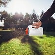GT GARDEN - Épandeur manuel à engrais ou gazon - 2 litres - vignette