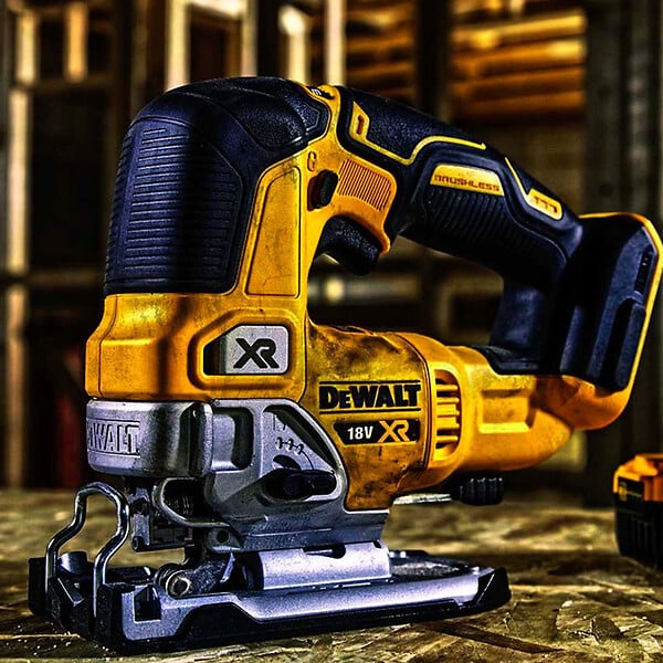 DEWALT - Scie Sauteuse À Poignée Supérieure XR 18V Brushless DEWALT DCS334N-XJ (vendu sans batterie) - large