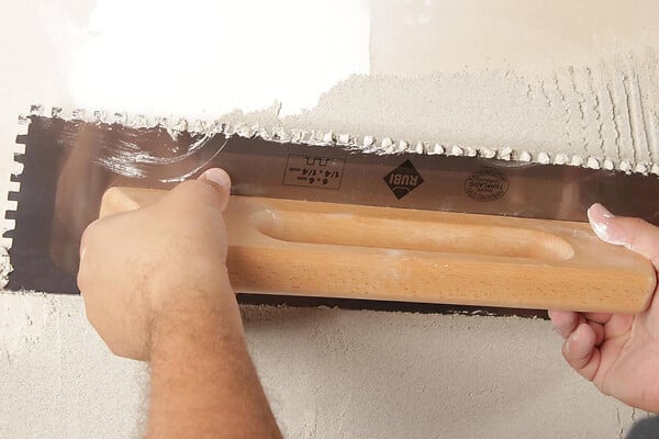 RUBI - Peigne Rubi acier 20x20mm manche en bois fermé 48cm - large