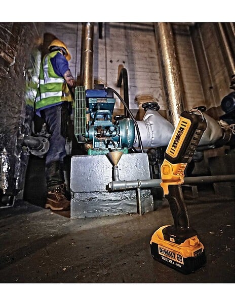 DEWALT - Lampe LED à faisceau large 500 Lm 18V DEWALT DCL050-XJ - large