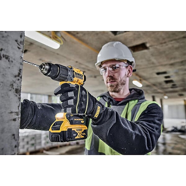 DEWALT - Perceuse-visseuse à percussion compacte 18V DEWALT DCD805P2T-QW avec coffret et 2 batteries 5,0 Ah - large