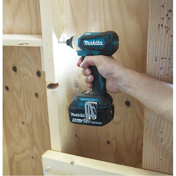 MAKITA - Visseuse à chocs 18V Li-Ion MAKITA DTD155RFJ 140 Nm  - 2 batteries 3Ah + coffret + chargeur - large
