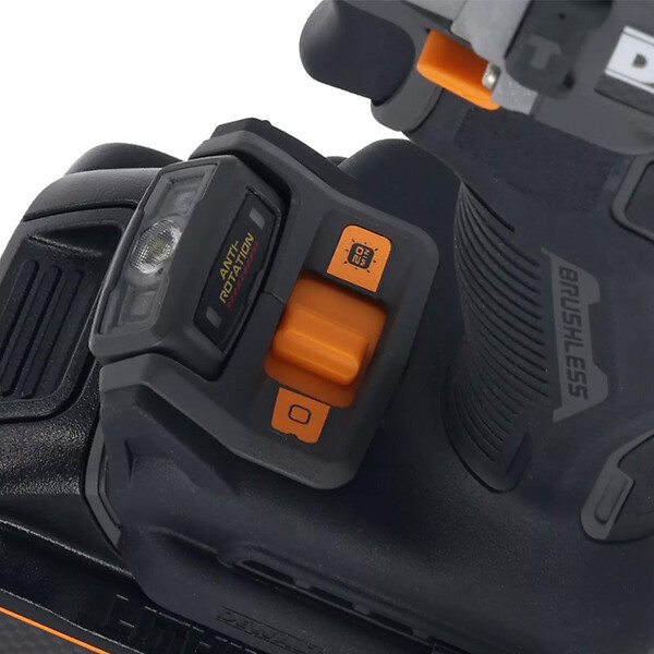 DEWALT - Perceuse Visseuse Percussion XR 18V Brushless Dewalt DCD85MP2T-QW Édition Limitée McLaren Livrée Avec 2 Batteries 5Ah Li-Ion, 1 Chargeur en Coffret TSTAK - large