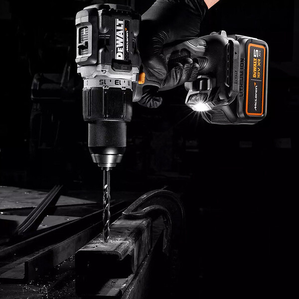DEWALT - Perceuse Visseuse Percussion XR 18V Brushless Dewalt DCD85MP2T-QW Édition Limitée McLaren Livrée Avec 2 Batteries 5Ah Li-Ion, 1 Chargeur en Coffret TSTAK - large