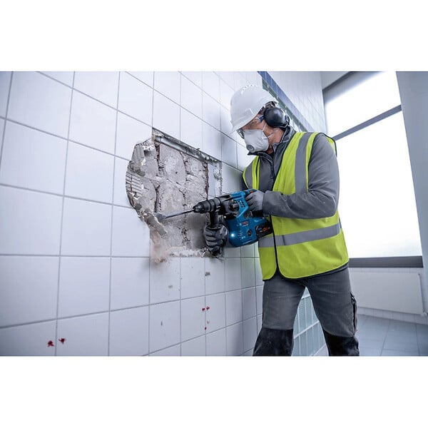 BOSCH - Perforateur SDS-PLUS BOSCH GBH 18V-28 CF Professional 0611921002 avec 2 Batteries ProCore 8Ah + Chargeur GAL1880 CV en L-BOXX - large