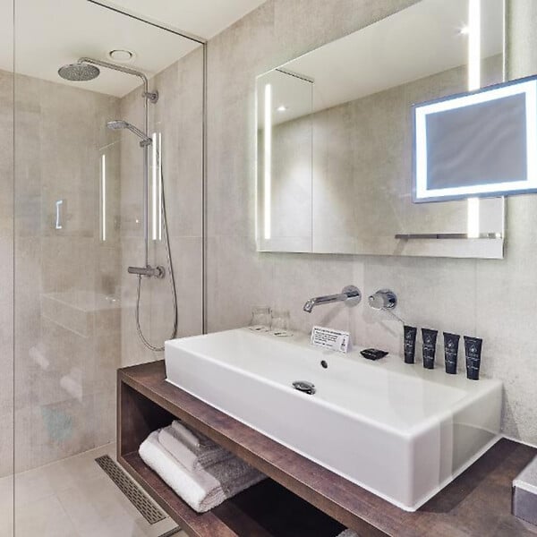 GROHE - Mitigeur mural lavabo Essence avec corps encastré L Chromé - large