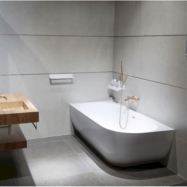 SWISS AQUA TECHNOLOGIES - Swiss Aqua Technologies Nelly 175 x 82 cm Baignoire droite Autoportante orientation gauche en marbre coulé, sans pieds, blanc (NEL1700L) - large