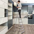 HOSTRÃ–M - Escabeau 7 marches DURA pliable, marchepied léger en aluminium, hauteur plateforme 140cm, pieds antidérapants, charge 150kg, garantie 5 ans Hoström - vignette