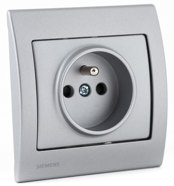 SIEMENS - SIEMENS Lot de 10 Prises 2P+T Silver Delta Iris avec plaques Basic Silver - large