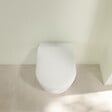 VILLEROY ET BOCH - Avento Combipack WC suspendu sans bride à fond creux DirectFlush + Abattant slim amovible avec frein de chute, Blanc (5656FS01) - vignette