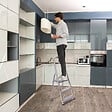 HOSTRÃ–M - Escabeau 3 marches DURA pliable, marchepied léger en aluminium, hauteur plateforme 54cm, pieds antidérapants, charge 150kg, garantie 5 ans Hoström - vignette
