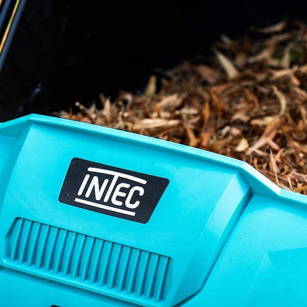 INTEC - Balayeuse à gazon Ramasse feuilles Brosse rotative renforcées Larg 53cm reglable Grand Bac 100L INTEC - large