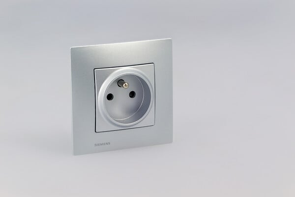 SIEMENS - SIEMENS Prise 2P+T SILVER Delta Viva + Plaque Silver - large