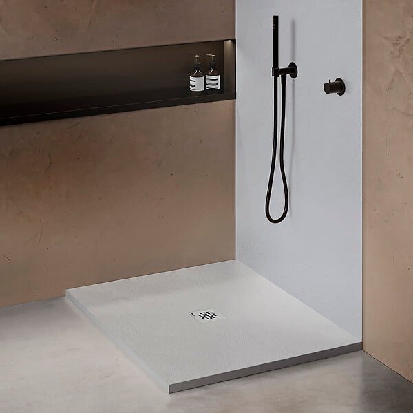 U-TILE - Receveur résine 120 x 120 cm blanc effet granit - grille carrée centrée - large