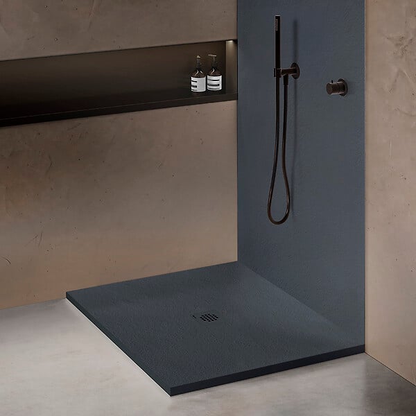U-TILE - Receveur résine 120 x 120 cm gris granit effet granit - grille carrée centrée - large