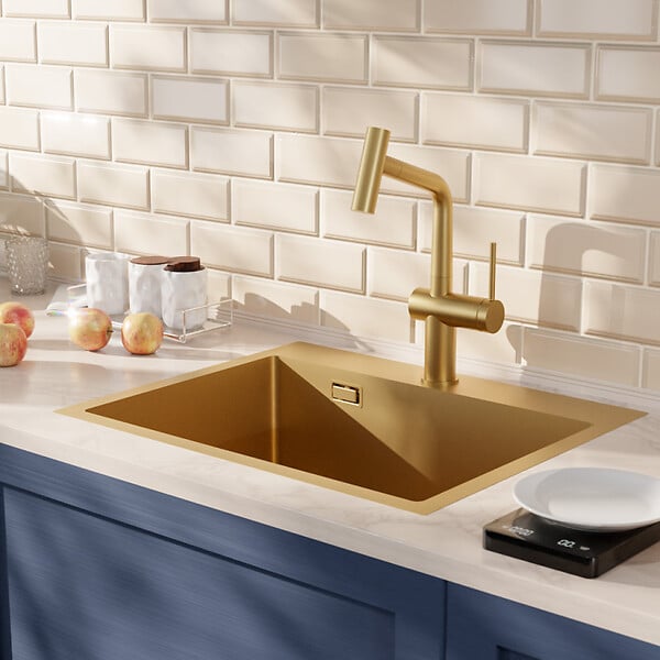CERAMIA - Timeless 55x45x21 cm évier encastrable en inox 304 + mitigeur inox avec douchette extractible, or brossé (TMLKST-5545BG-M1) - large
